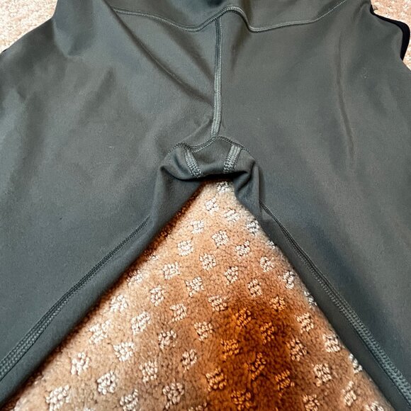 GapFit Medium Tall Blackout Technology Olive Green l Black l White Leggings - Picture 3 of 9